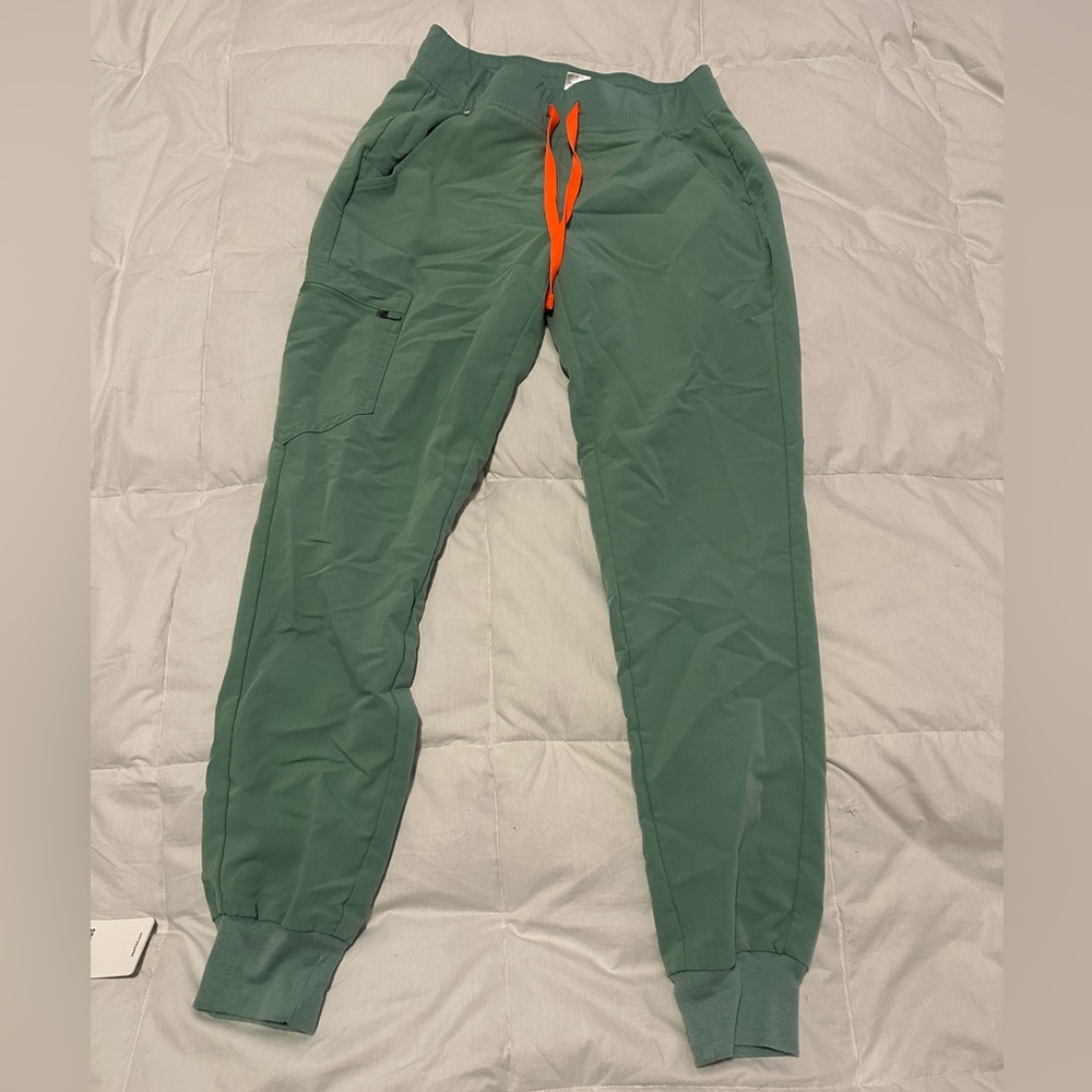NWOT tag figs Zamora jogger in jade